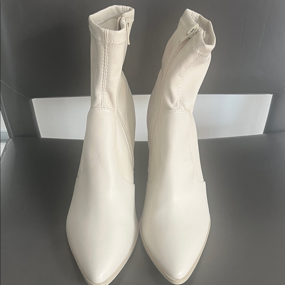 Steve Madden: Carla Elegant Cream Ankle Boots